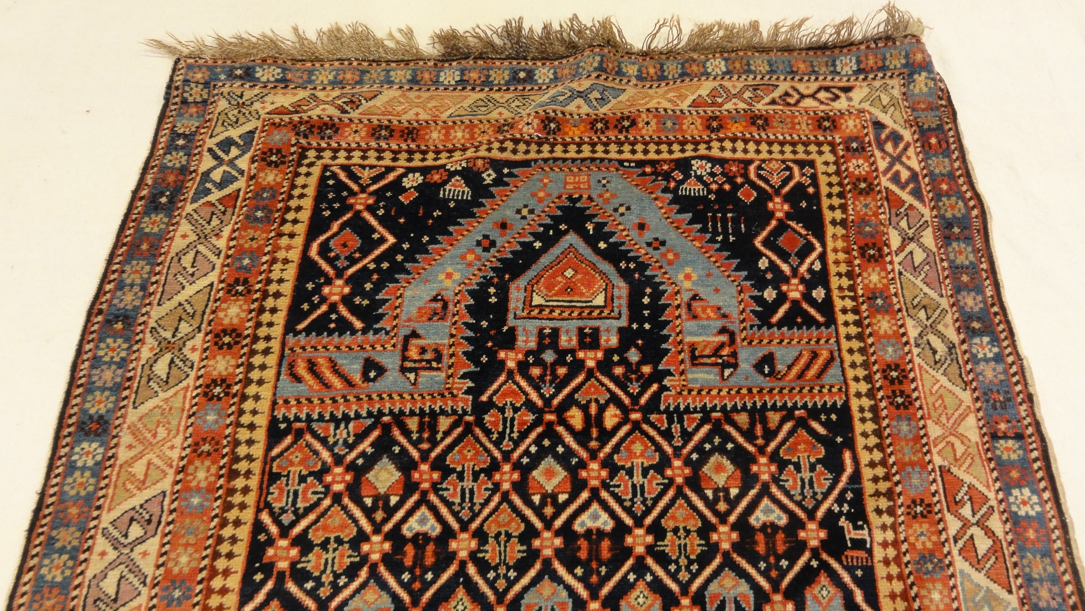 Antique Daghestan Rug 34669