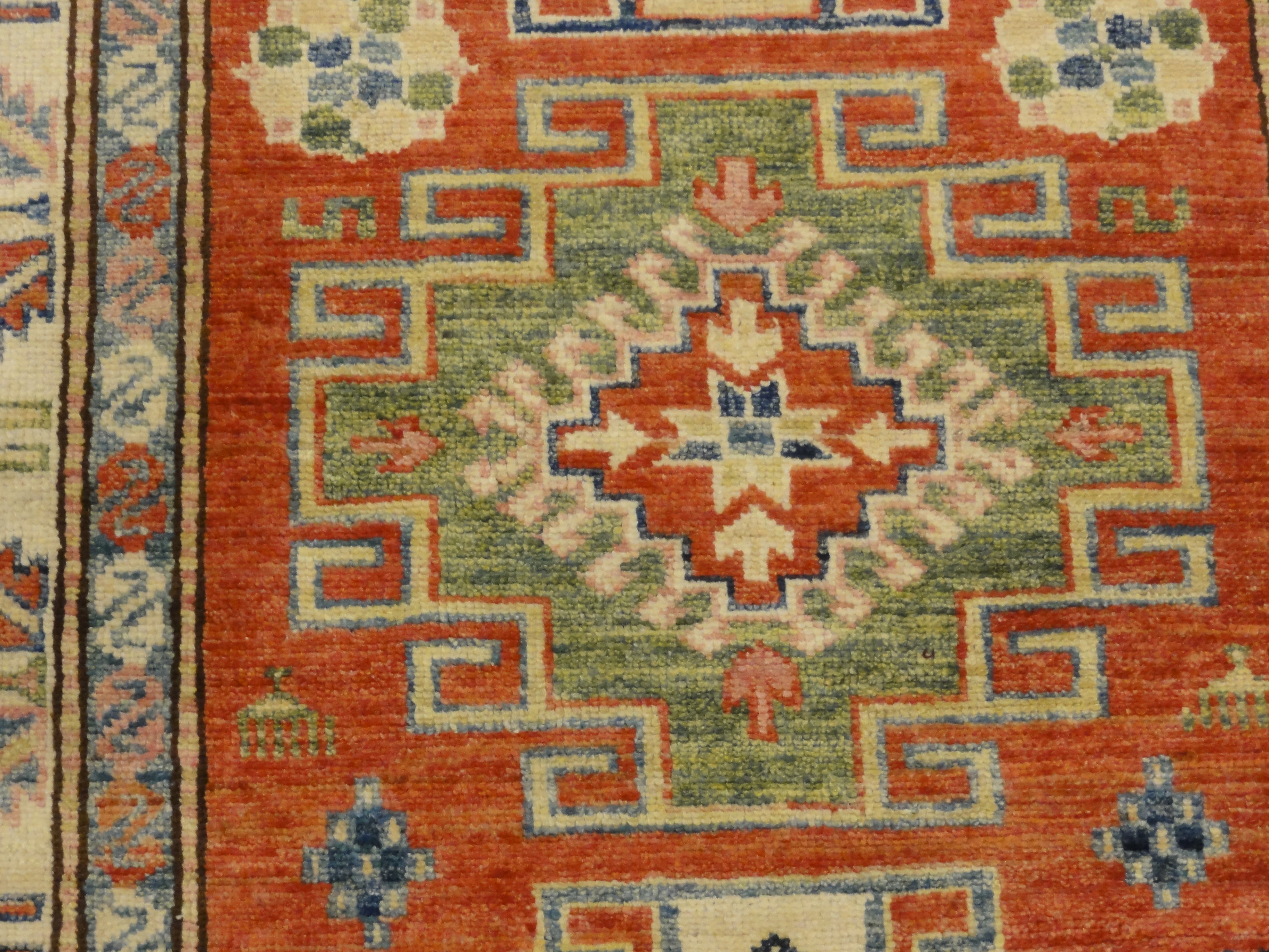 33215 Kazak Rug