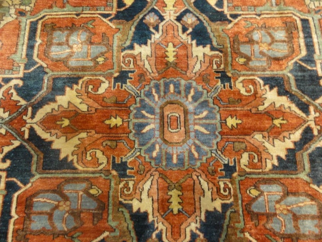 33456 Antique Serapi Heriz