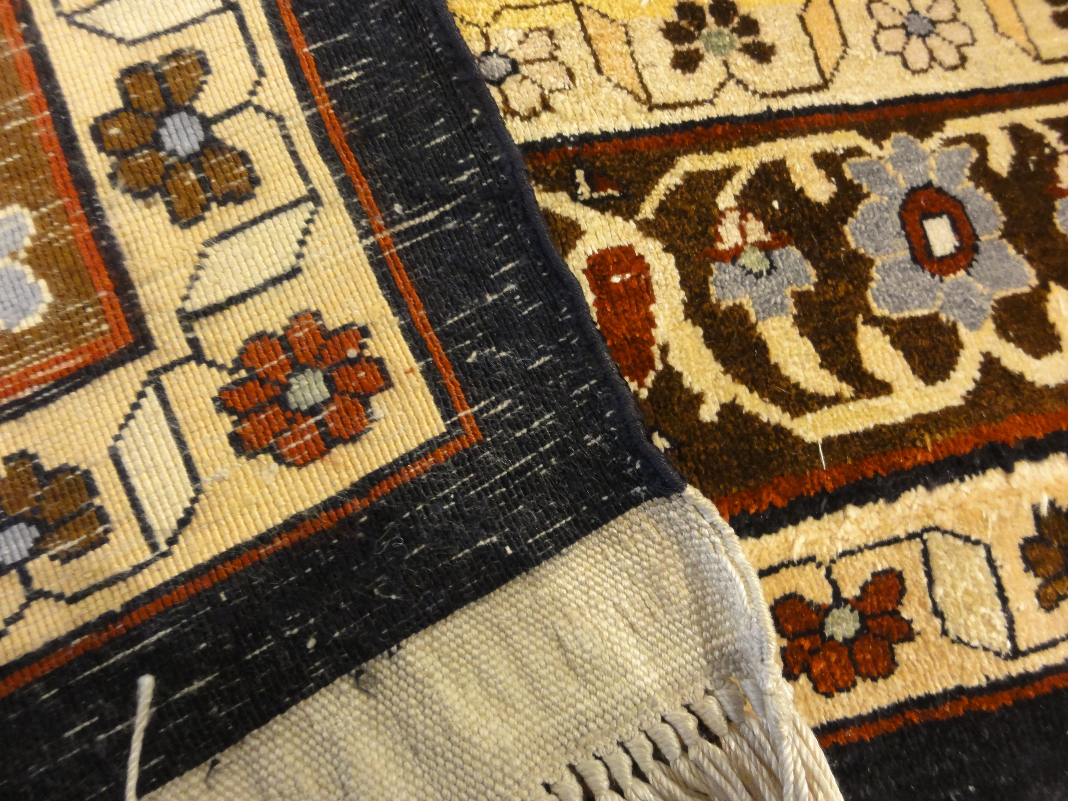 Vintage Silk Hereke 33138