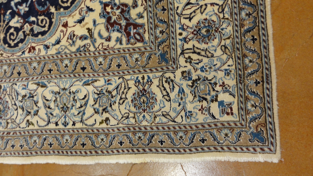 34648 Antique Nain Rug