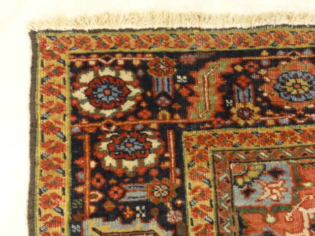 33840 Antique Persian Heriz